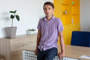 Детальніше про статтю Заказал пиццу и решил – такой же сервис нужен для такси. Как Виталий Дятленко создавал Uklon